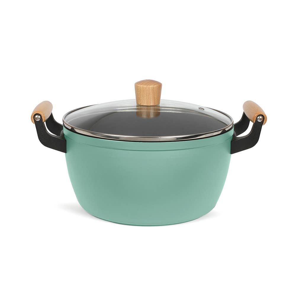 Stewpot with wooden handles